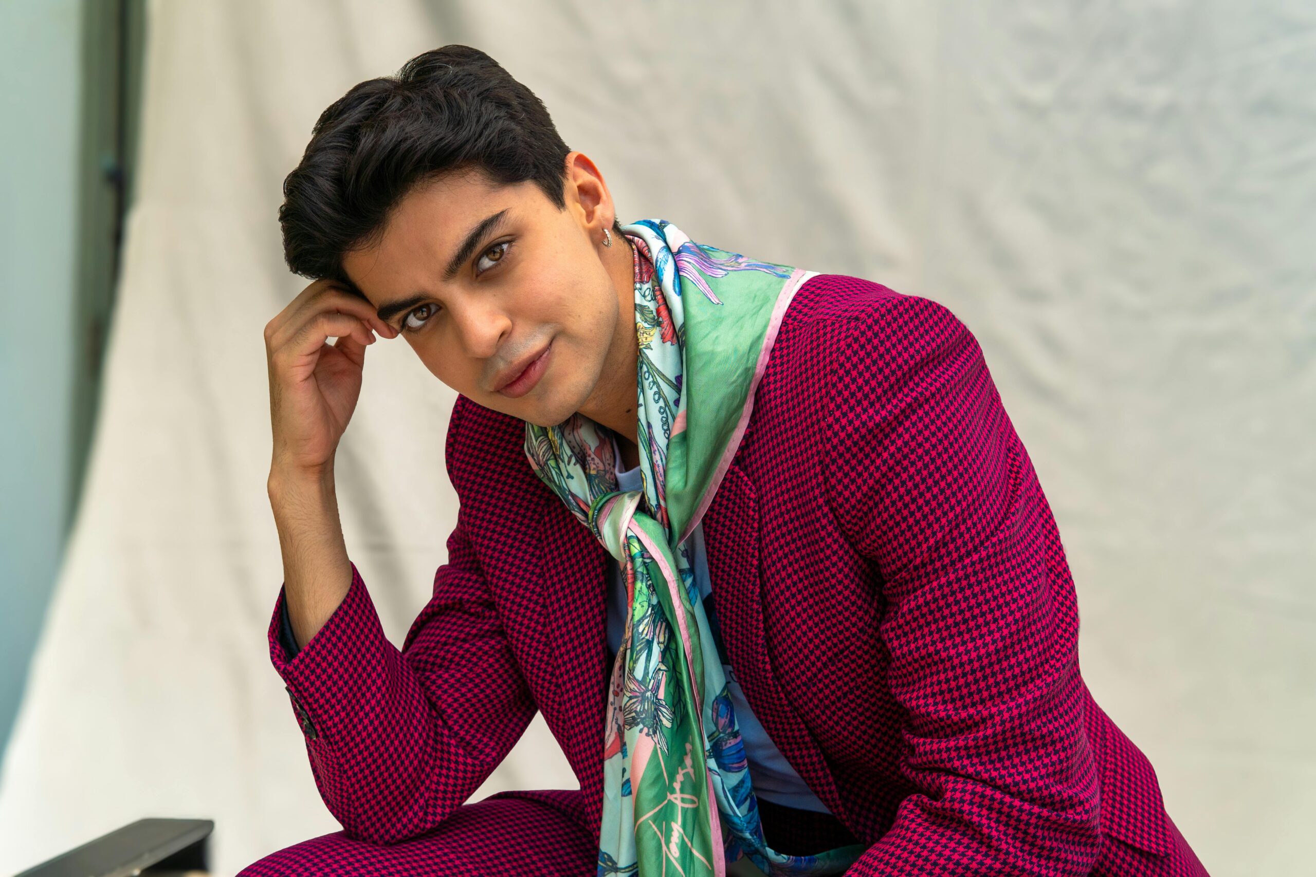 mężczyzna w marynarce