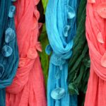 Photo tying scarves